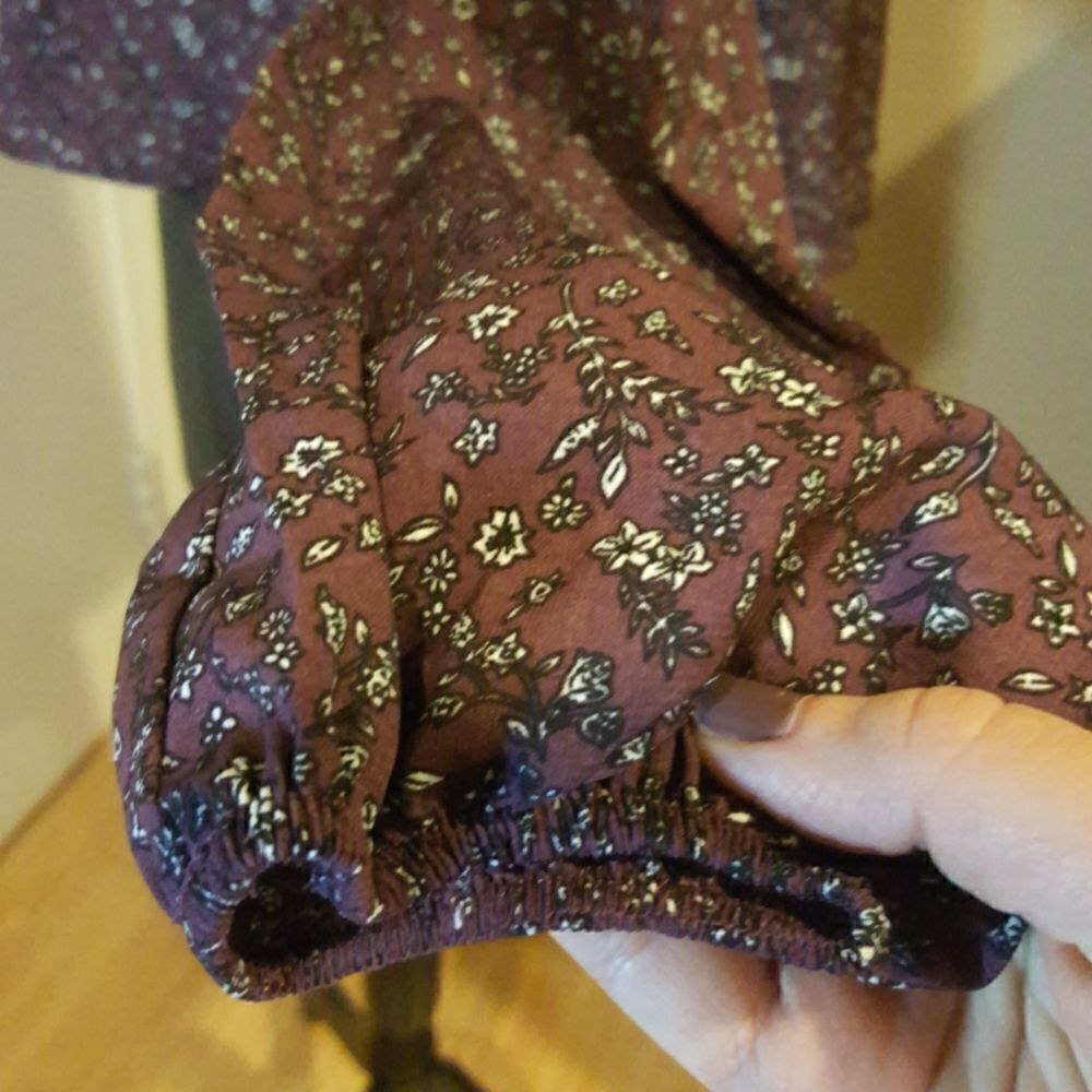 ♡♡♡Le Lis Womens Purple Ruffled Peasant Top Blouse size Small - Picture 8 of 10